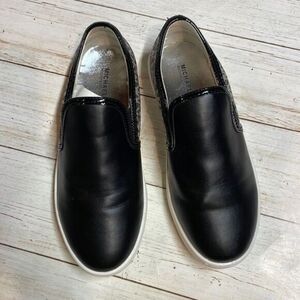Michael Kors big girls slip on casual shoes. Black/silver. Size 4